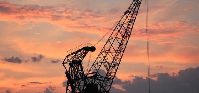 What to Check Before You Tie Up with A Mobile and Mini Crane Hire Service?