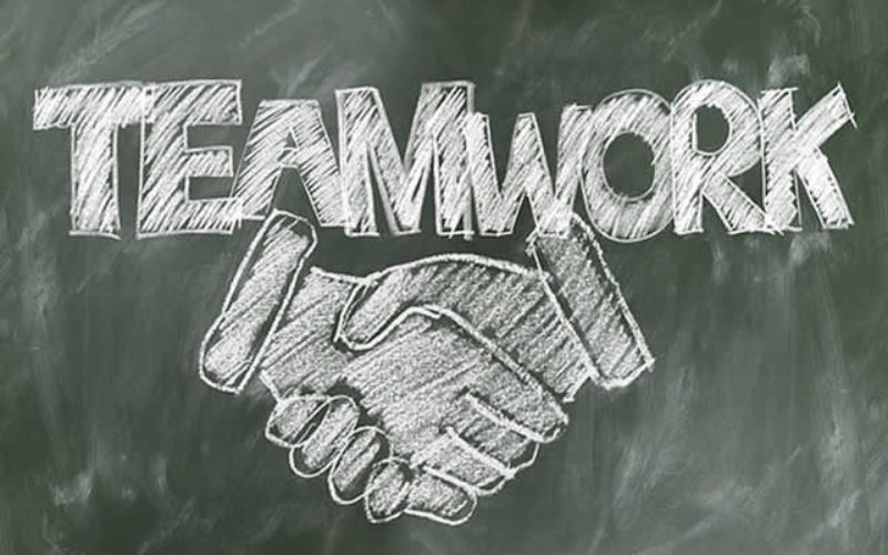 Business Attitude: 4 Tricks to Build a Positive Work Atmosphere