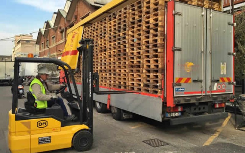 Proper Workplace Procedure: What Not to Do on a Forklift