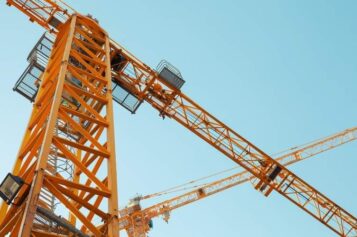 The Different Types of Lifting Equipment in Construction